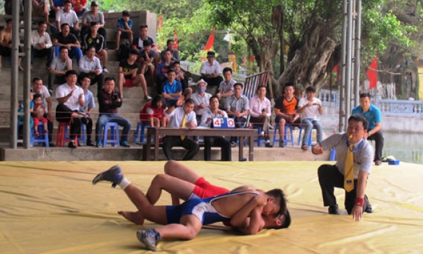 Khai mạc giải vật tự do, vật dân tộc tỉnh Bắc Ninh năm 2015