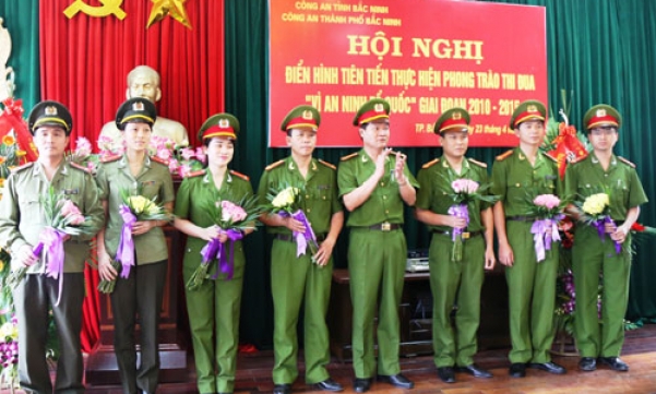 Tuyên dương điển hình tiên tiến phong trào thi đua “Vì an ninh Tổ quốc” giai đoạn 2010 - 2015