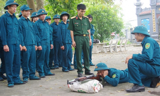 Huấn luyện dân quân, tự vệ ở Yên Phong