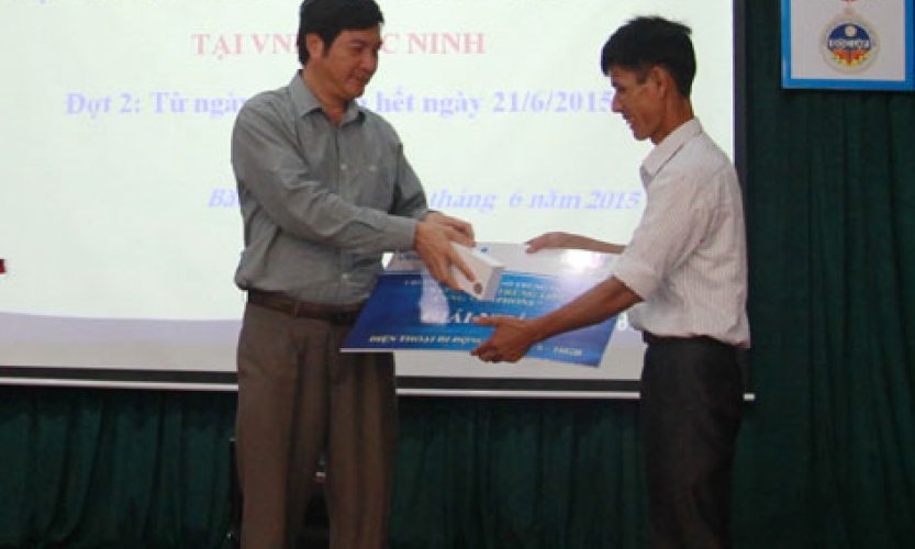 Trao thưởng chương trình “Nạp nhiều- trúng lớn cùng Vinaphone”