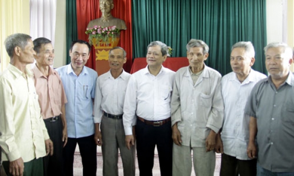 Phó Bí thư Tỉnh ủy Nguyễn Tử Quỳnh dự sinh hoạt tại Chi bộ thôn Trừng Xá (Lương Tài)