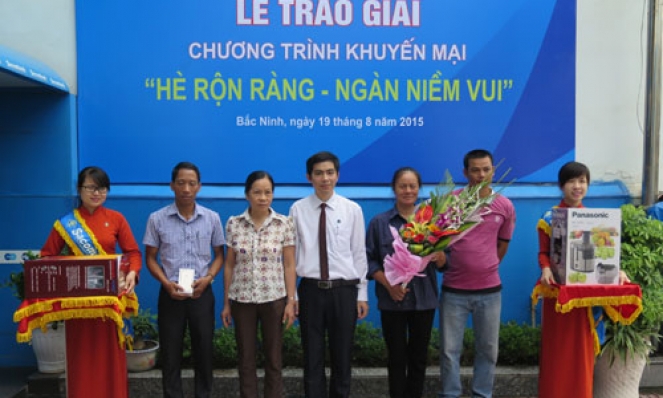 Sacombank Chi nhánh Bắc Ninh trao thưởng cho khách hàng