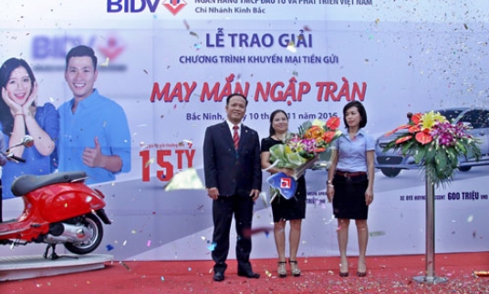 BIDV Kinh Bắc: Trao giải thưởng chương trình Khuyến mại tiền gửi may mắn ngập tràn 2015