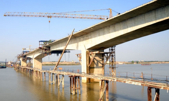 Nối đôi bờ mùa xuân