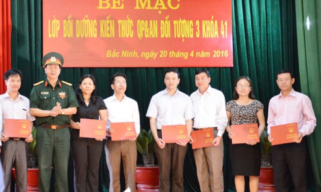 Bế mạc lớp bồi dưỡng kiến thức quốc phòng- an ninh đối tượng 3