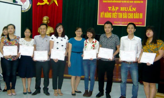 Tập huấn kỹ năng viết tin, bài cho báo in
