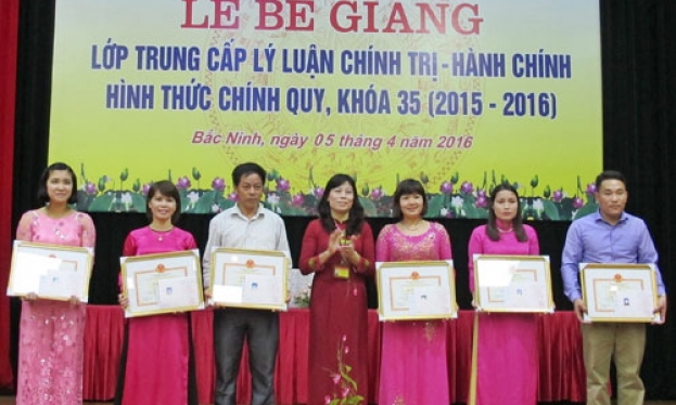 78 học viên được cấp Bằng tốt nghiệp Trung cấp Lý luận Chính trị - Hành chính