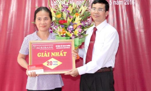 Trao thưởng chương trình huy động tiết kiệm 