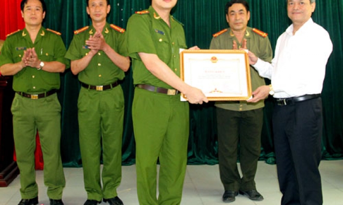 Chủ tịch UBND tỉnh khen thưởng Công an huyện Lương Tài