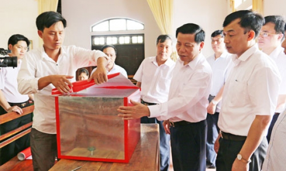 Bí thư Tỉnh ủy Nguyễn Nhân Chiến kiểm tra công tác chuẩn bị bầu cử tại huyện Quế Võ và Tiên Du