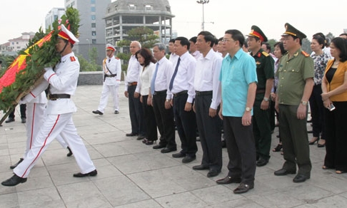 Lãnh đạo tỉnh dâng hương tưởng niệm các Anh hùng liệt sĩ