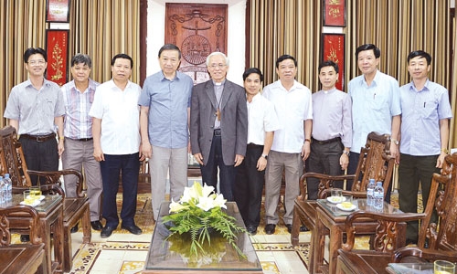 Thượng tướng Tô Lâm, Ủy viên Bộ Chính trị, Bộ trưởng Bộ Công an thăm Tòa Giám mục Bắc Ninh
