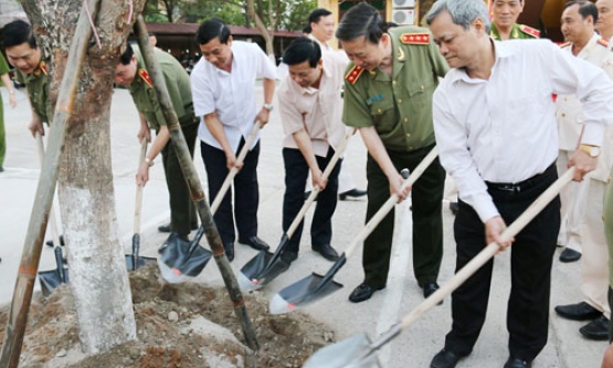 Thượng tướng Tô Lâm, Ủy viên Bộ Chính trị, Bộ trưởng Bộ Công an thăm và làm việc với cán bộ, chiến sỹ Cảnh sát Phòng cháy và chữa cháy tỉnh