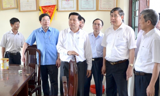 Bí thư Tỉnh ủy Nguyễn Nhân Chiến kiểm tra công tác chuẩn bị bầu cử tại 2 huyện Gia Bình và Yên Phong