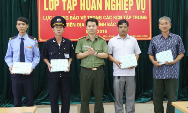 Bế giảng lớp tập huấn nghiệp vụ lực lượng bảo vệ tại các KCN tập trung