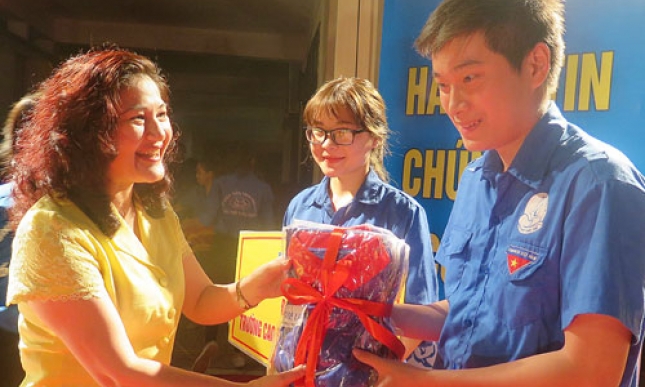 Ra quân “Tiếp sức mùa thi”