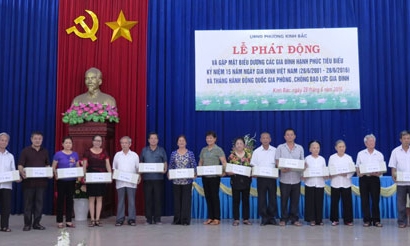 Gặp mặt biểu dương 30 gia đình hạnh phúc tiêu biểu Phường Kinh Bắc 