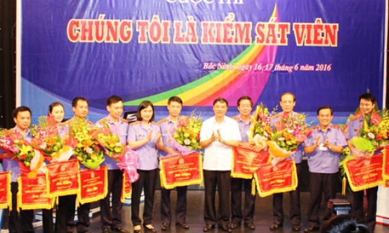 15 đội tham gia Cuộc thi “Chúng tôi là Kiểm sát viên” năm 2016