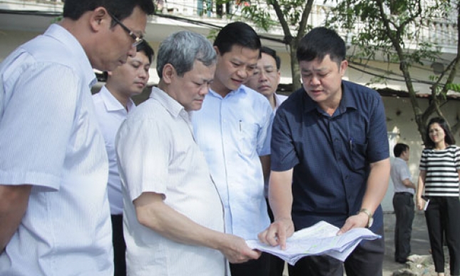 Chủ tịch UBND tỉnh Nguyễn Tử Quỳnh kiểm tra một số công trình xây dựng
