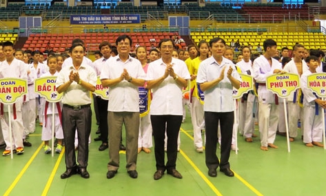 Gần 400 VĐV dự giải Vô địch Karate- do tỉnh Bắc Ninh mở rộng năm 2016