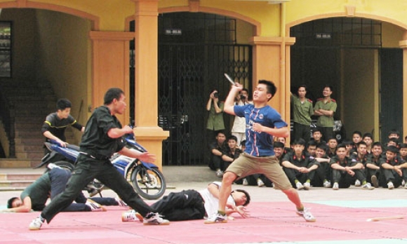 Mưu trí, dũng cảm, vì nước, vì dân, quên thân phục vụ