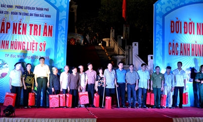 Lễ thắp nến tri ân các Anh hùng Liệt sỹ