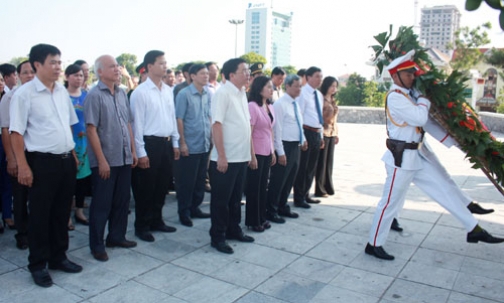 Lãnh đạo tỉnh dâng hương tưởng niệm Anh hùng Liệt sỹ