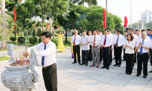 Lãnh đạo tỉnh dâng hương tưởng niệm Tổng Bí thư Nguyễn Văn Cừ