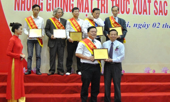 Tiến sĩ Phạm Minh Tuyên, Chánh án TAND tỉnh được vinh danh Gương mặt trí thức xuất sắc thời kỳ đổi mới