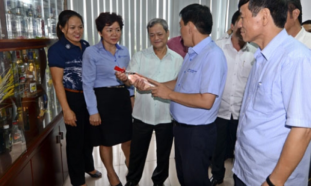 Chủ tịch UBND tỉnh Nguyễn Tử Quỳnh làm việc với Công ty CP Cồn rượu Hà Nội