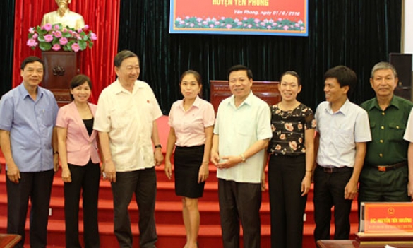 Đoàn Đại biểu Quốc hội khu vực tỉnh Bắc Ninh tiếp xúc cử tri báo cáo kết quả Kỳ họp thứ Nhất, Quốc hội khóa XIV