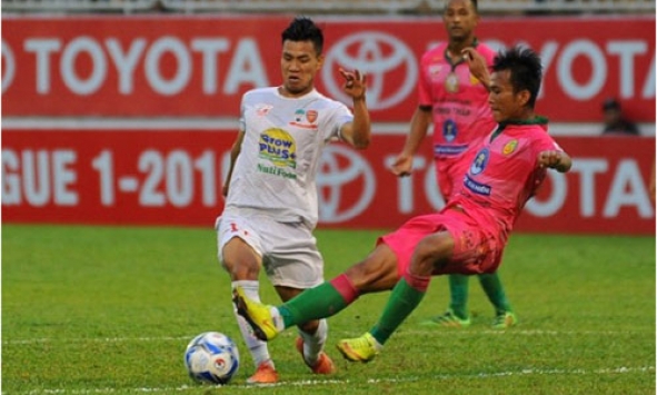 Vũ Văn Thanh đoạt giải Cầu thủ trẻ xuất sắc nhất V-League 2016