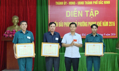 Diễn tập chiến đấu phòng thủ phường Phong Khê