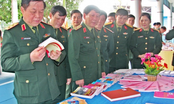 Đào tạo cán bộ chính trị cấp phân đội dưới ánh sáng Nghị quyết Đại hội XII của Đảng