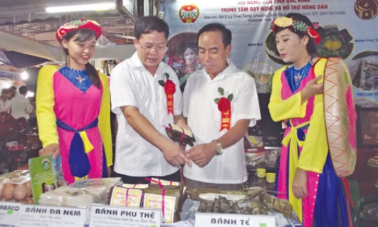 Nông dân tin dùng  hàng Việt Nam