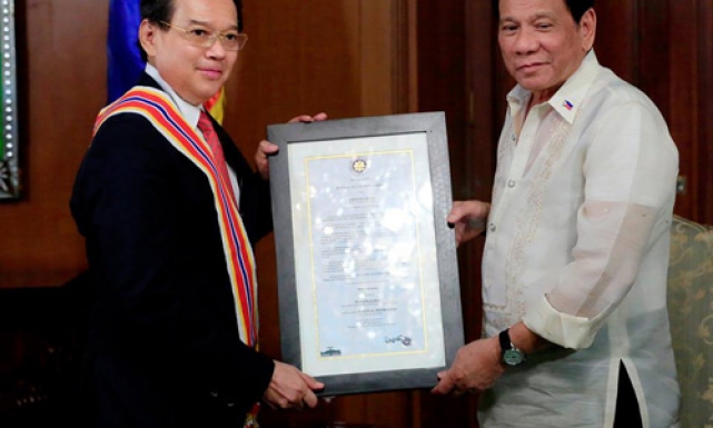Tổng thống Duterte trao Huân chương cho Đại sứ Việt Nam
