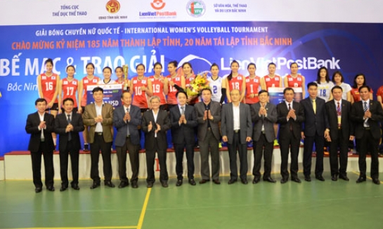 Đội Thông tin LienVietPostbank đoạt Cúp Vô địch Giải bóng chuyền nữ Quốc tế Cúp LienVietPostBank năm 2017