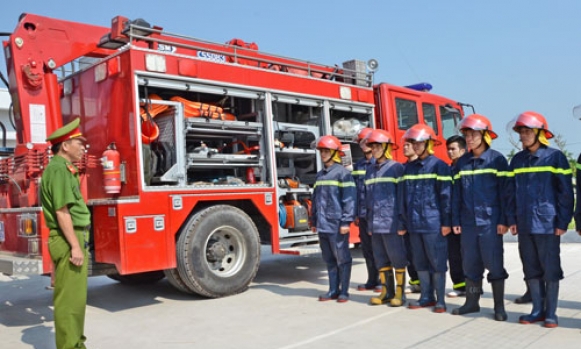 Củng cố quốc phòng, giữ vững an ninh, trật tự để phát triển kinh tế - xã hội
