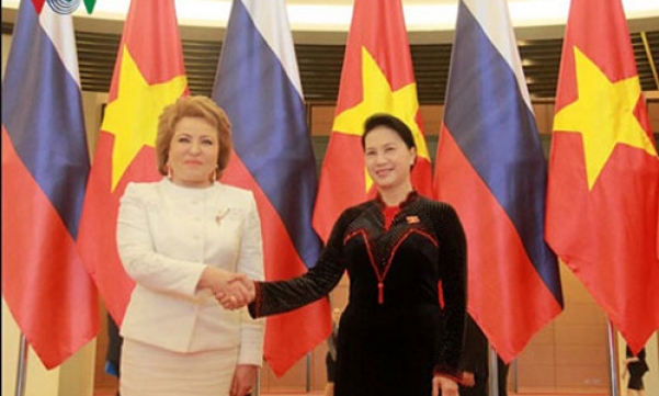 Chủ tịch Quốc hội hội đàm với Chủ tịch Hội đồng Liên bang Nga