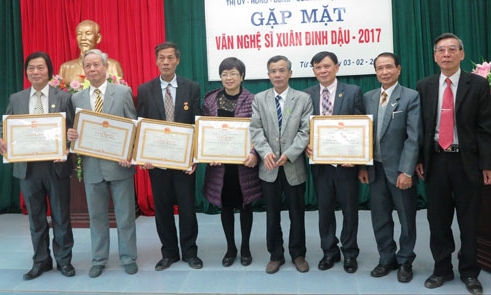 Thị xã Từ Sơn gặp mặt văn nghệ sĩ đầu xuân Đinh Dậu 2017
