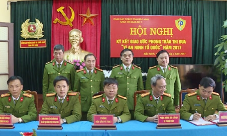 Ký giao ước phong trào thi đua “Vì an ninh Tổ quốc”