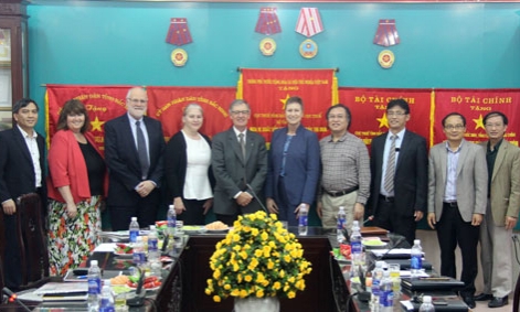 Phái đoàn IMF thăm và tìm hiểu tại Cục Thuế tỉnh