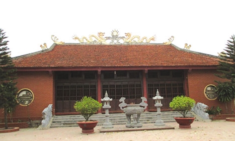 Đình làng Từ Phong và tấm bia khắc tên nước Việt Nam