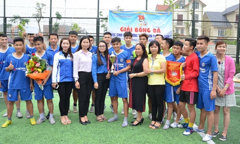Đội Trường THPT Hoàng Quốc Việt giành Cúp vô địch