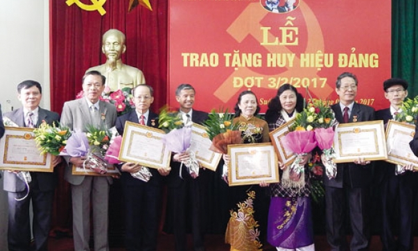 Làm tốt công tác giáo dục chính trị, tư tưởng và tổ chức góp phần xây dựng Đảng bộ Trong sạch vững mạnh