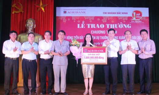 Agribank trao giải thưởng cho khách hàng tại Bắc Ninh trúng thưởng 1 tỷ đồng