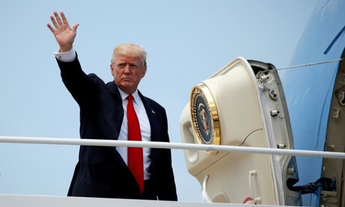 Gần 200 nghị sĩ Mỹ kiện Trump nhận tiền từ nước ngoài
