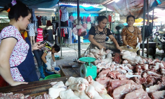 Giá thực phẩm tươi sống giảm mạnh