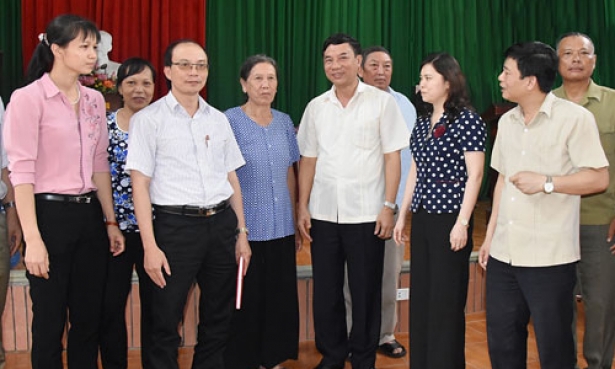 Các đồng chí Thường trực Tỉnh ủy dự sinh hoạt tại Chi bộ cơ sở