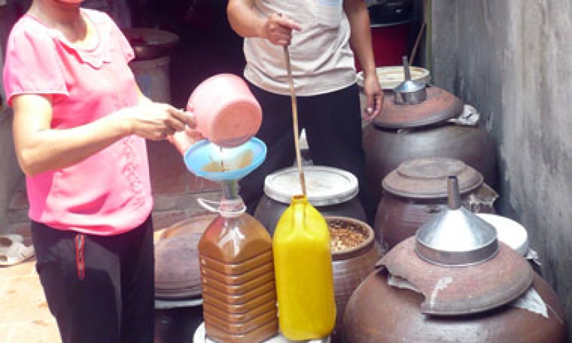 Gắn bó với nghề làm Tương